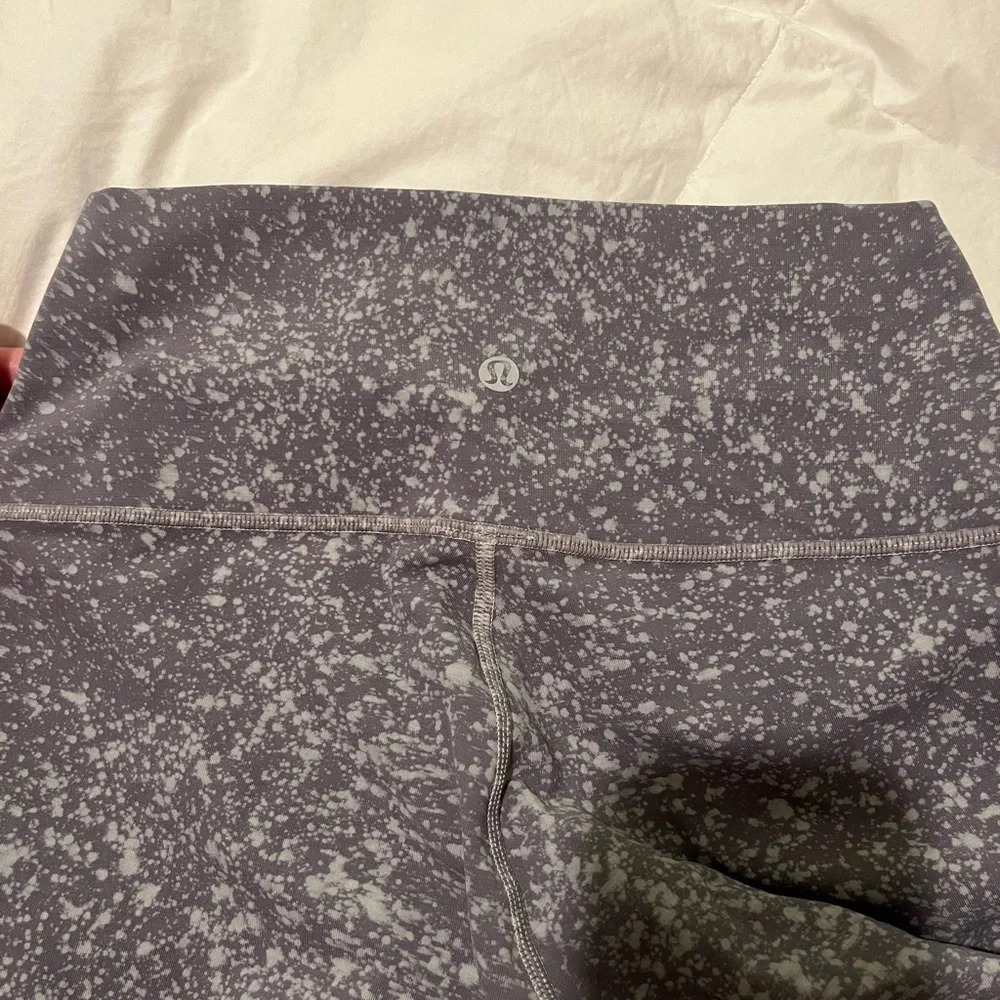 Lululemon Gray Patterned capri Leggings - Picture 5 of 6